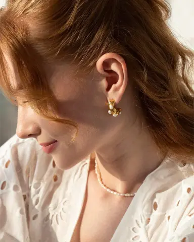 Ayza İnci Halka Küpe model üzerinde, 925 ayar gümüş, 8.86 gr