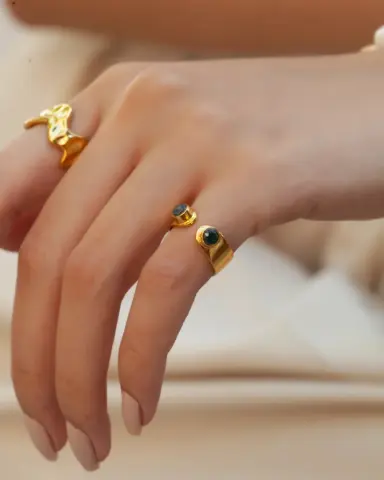 Modica Safir Taşlı Yüzük model üzerinde, 925 ayar gümüş, 3.61 gr
