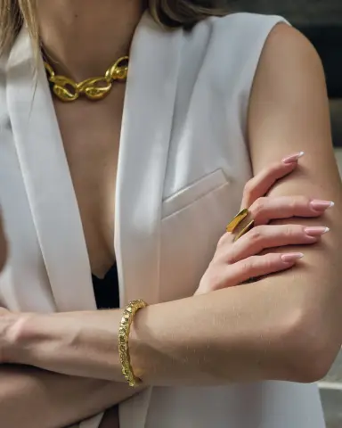 Nely Büyük Yüzük model üzerinde, 925 ayar gümüş, 12.41 gr