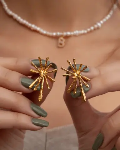 Dera Büyük Küpe model üzerinde, 925 ayar gümüş, 6.70 gr