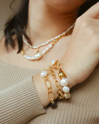 Mor Doğal Taşlı Bileklik Elly model üzerinde, 925 ayar gümüş, 13.78 gr