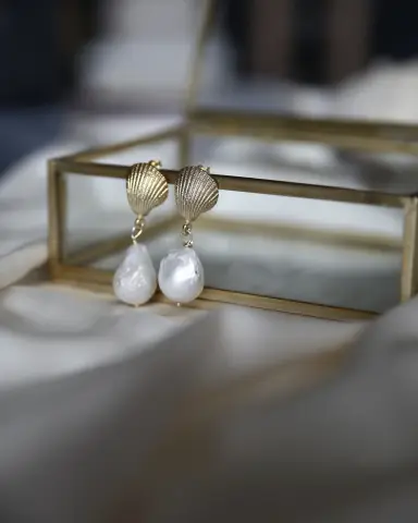 Barok İnci Küpe Deniz Kabuğu model üzerinde, 925 ayar gümüş, 20.0 gr
