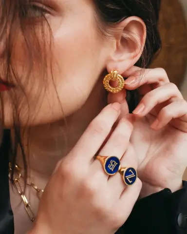 Halka Küpe Helen model üzerinde, 925 ayar gümüş, 14.58 gr