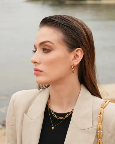 Vera Küçük İncili Kolye model üzerinde, 925 ayar gümüş, 45 cm