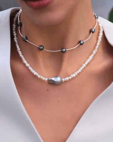 İnka Gri Barok İncili Kolye model üzerinde, 925 ayar gümüş, 40 cm