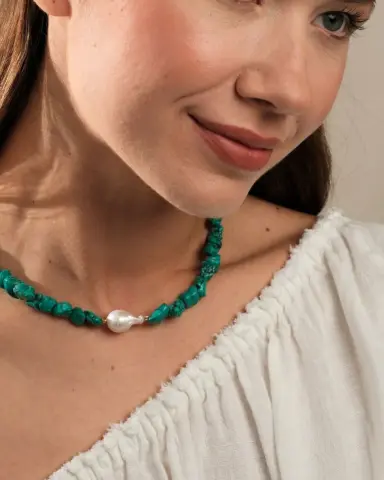 Ephyra Barok İncili Turkuaz Kolye model üzerinde, 925 ayar gümüş, 40 cm
