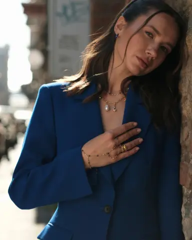 Mavi Lapis Lazuli Taşlı Şahmeran Bileklik model üzerinde, 925 ayar gümüş, 4.6 gr