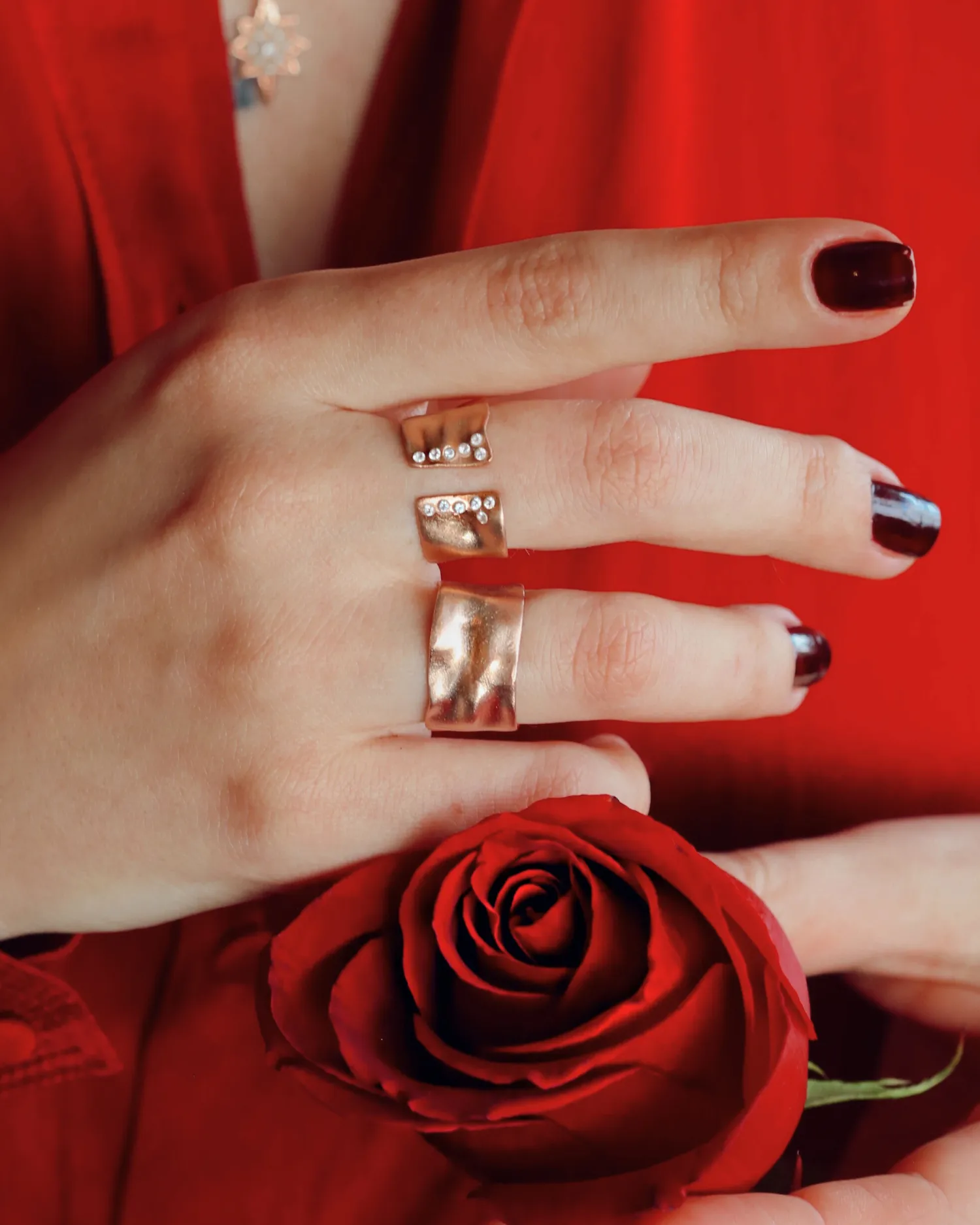 Coras Taşlı Yüzük 14 Ayar Rose Gold kombin görünümü, 925 ayar gümüş